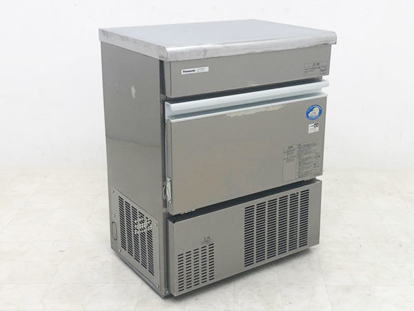 <em>買取金額</em><span>56,000円</span>Panasonicパナソニック製氷機チップアイス SIM-S4500Bを出張買取りしました。
