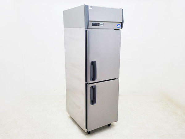 <em>買取金額</em><span>80,000円</span>パナソニック製 業務用タテ型冷蔵庫 エコナビを出張買取りしました。