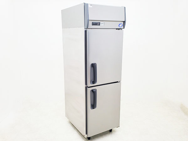 <em>買取金額</em><span>65,000円</span>パナソニック 業務用タテ型冷蔵庫 エコナビを出張買取りしました。